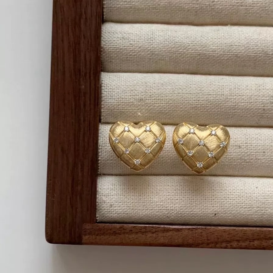 FirstMadam Heart Shape Moissanite Brushed Gold Plated Earrings (3) FirstMadam Heart Shape Moissanite Brushed Gold Plated Earrings
