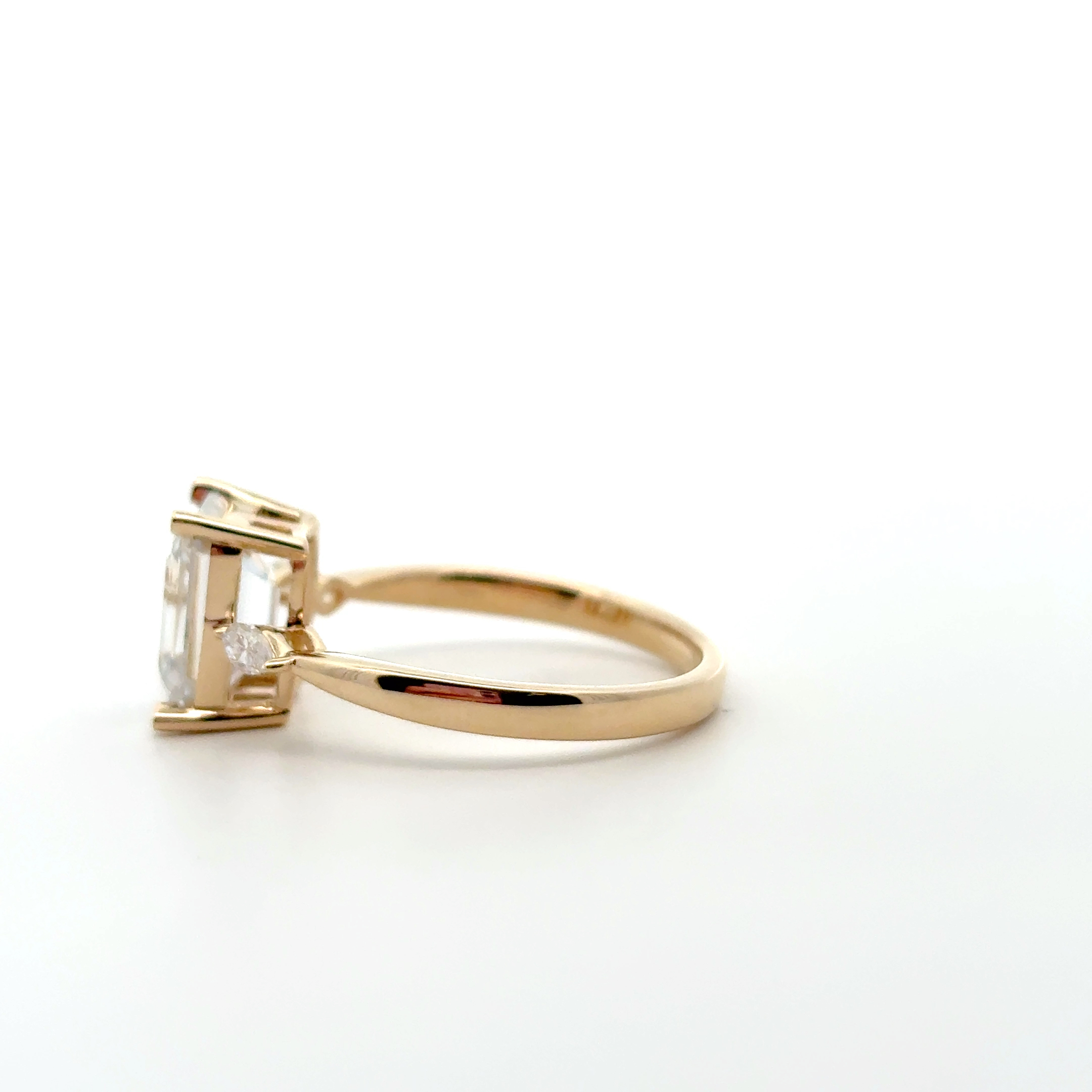 FirstMadam Fashionable Emerald Cut VVS D Color Moissanite Gold Plated Ring FirstMadam Fashionable Emerald Cut VVS D Color Moissanite Gold Plated Ring