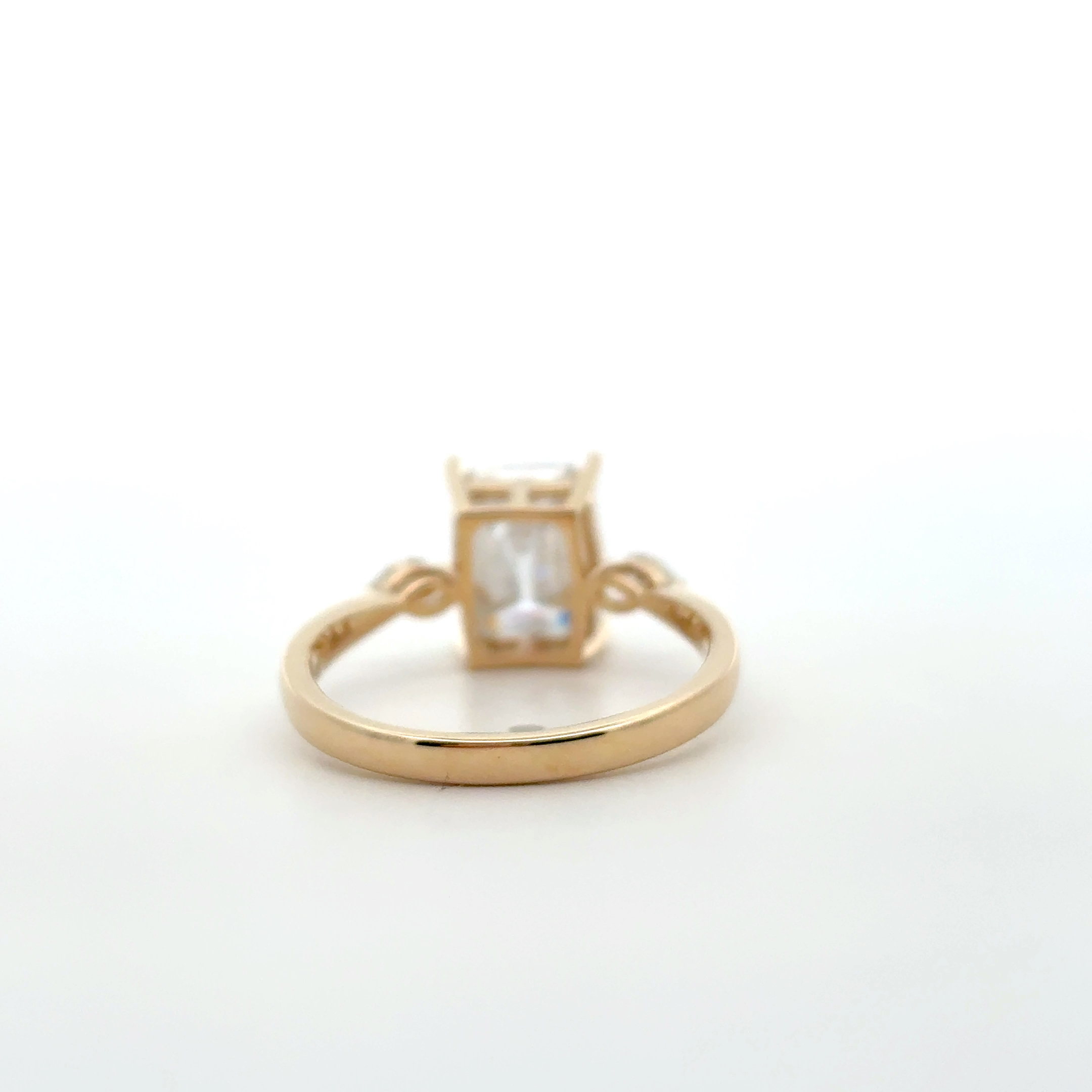 FirstMadam Fashionable Emerald Cut VVS D Color Moissanite Gold Plated Ring FirstMadam Fashionable Emerald Cut VVS D Color Moissanite Gold Plated Ring