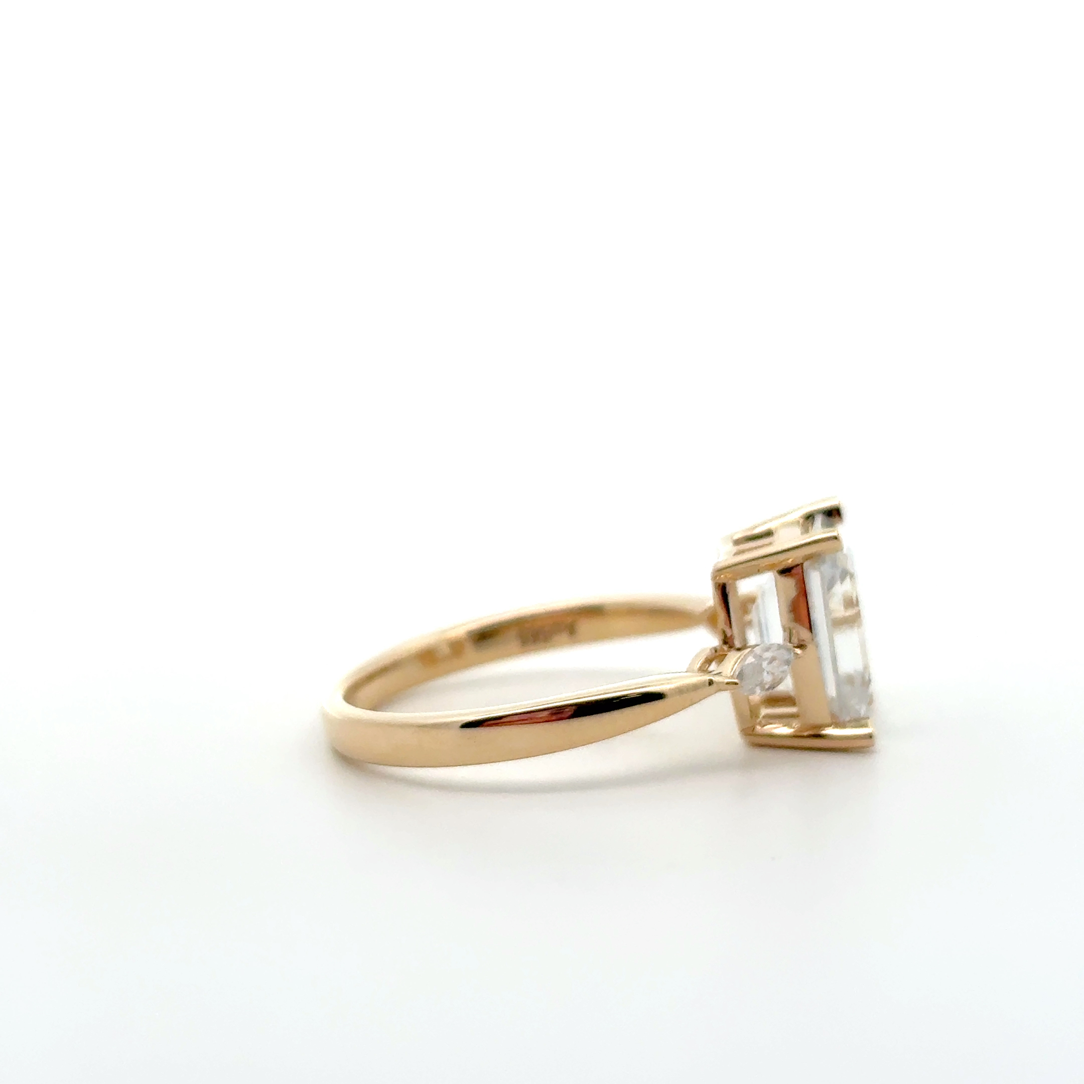 FirstMadam Fashionable Emerald Cut VVS D Color Moissanite Gold Plated Ring FirstMadam Fashionable Emerald Cut VVS D Color Moissanite Gold Plated Ring