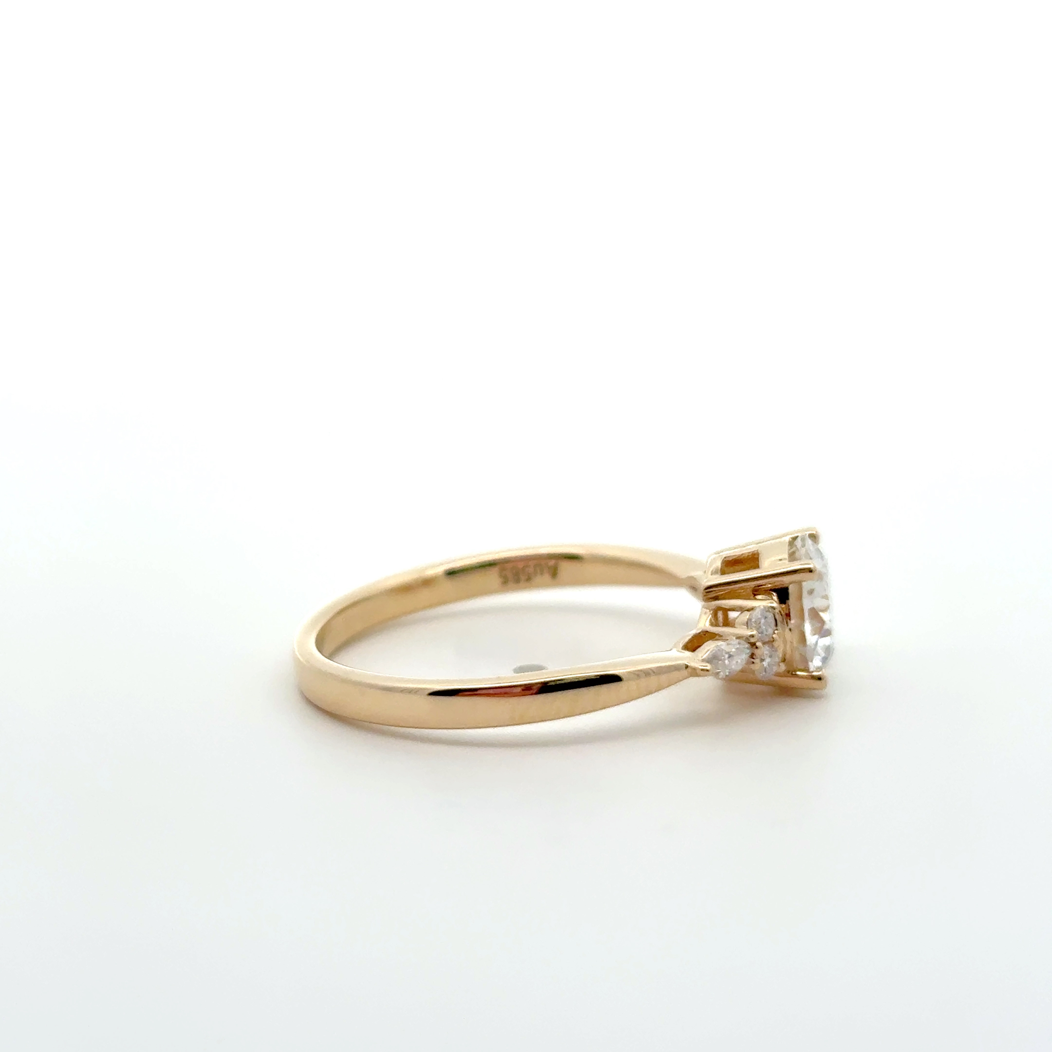 FirstMadam 14K Solid Gold Round Cut Lab Diamond VVS D Engagement Ring FirstMadam 14K Solid Gold Round Cut Lab Diamond VVS D Engagement Ring